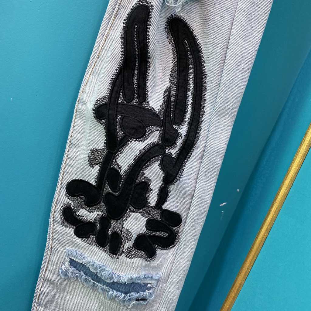OFF WHITE